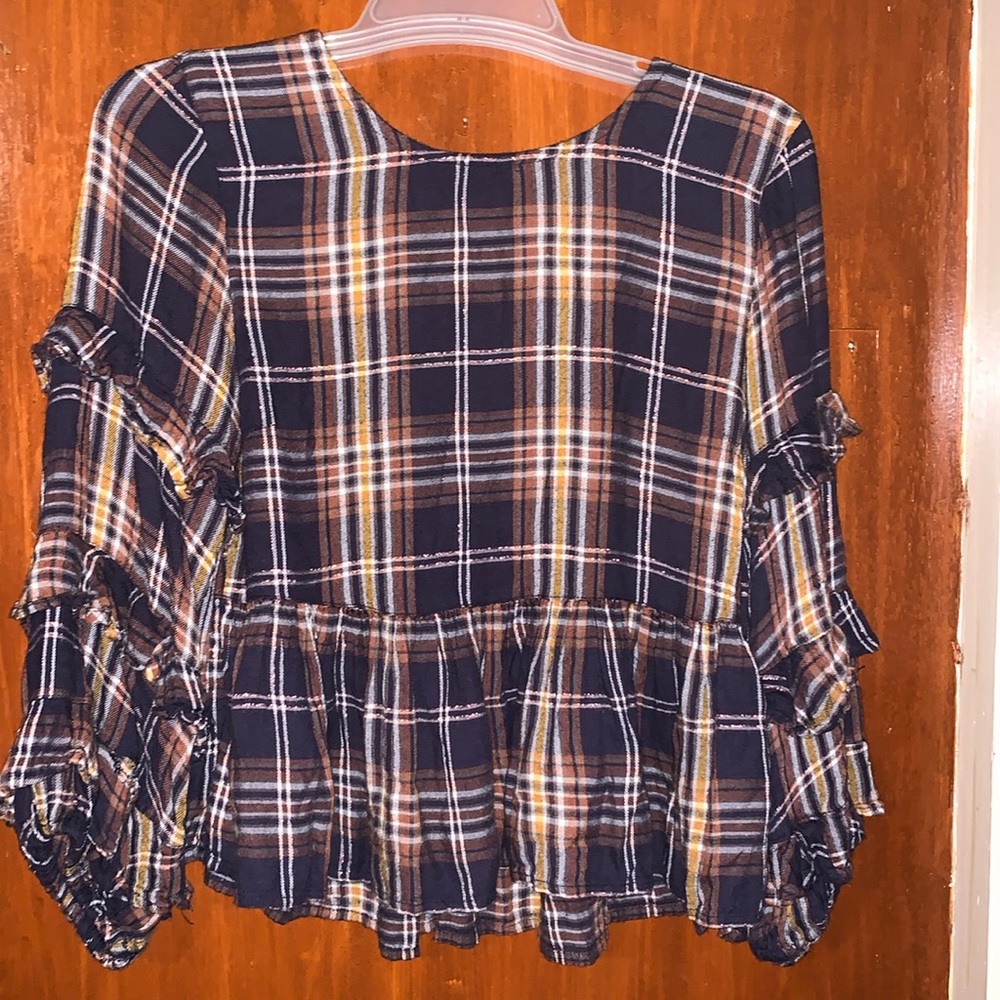 Dizzylissy long sleeve plaid print shirt. Ruffle accents